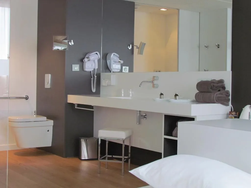 Hotel L'Hotan Portet-sur-Garonne 3*,