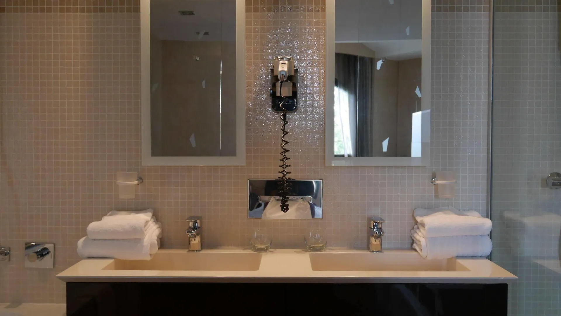 Hotel L'Hotan Portet-sur-Garonne