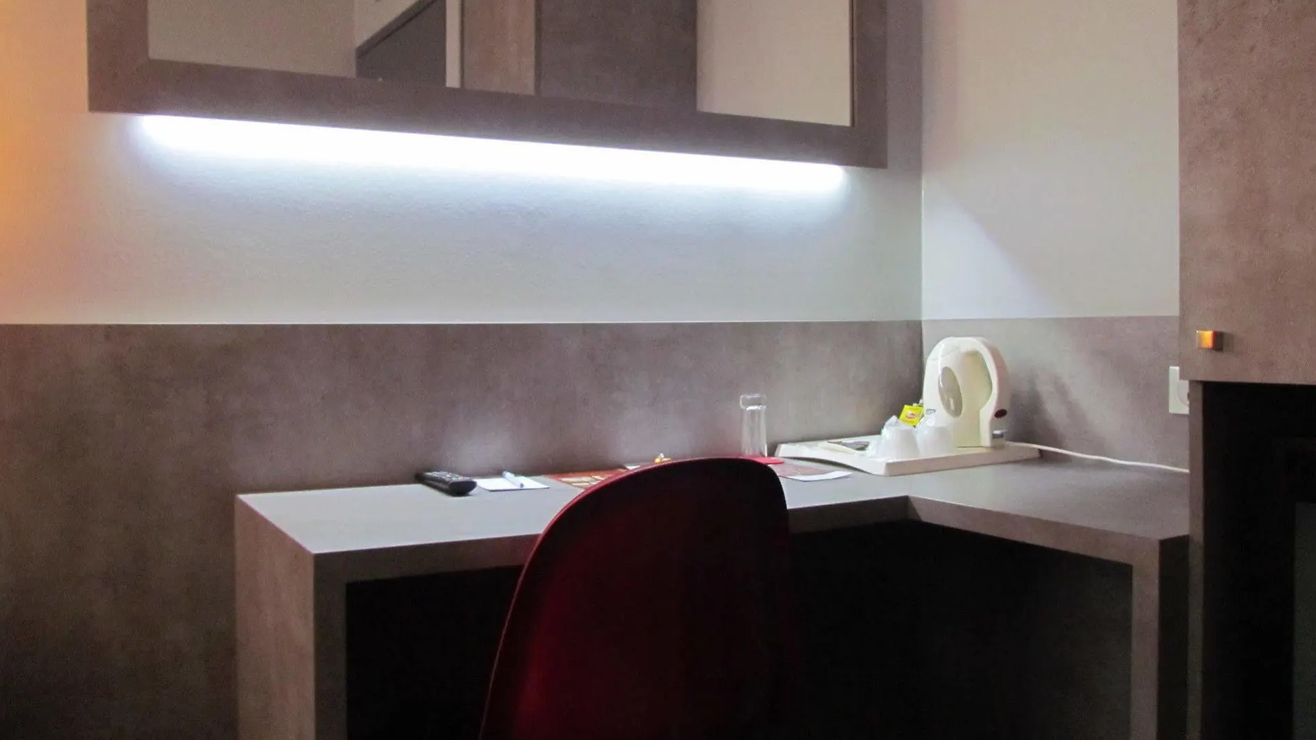 Hotel L'Hotan Portet-sur-Garonne